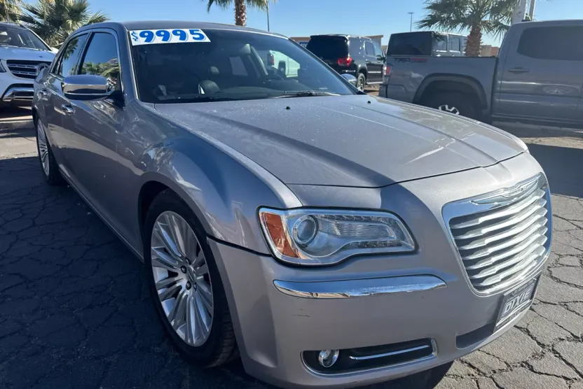 2013 Chrysler 300 C photo 1