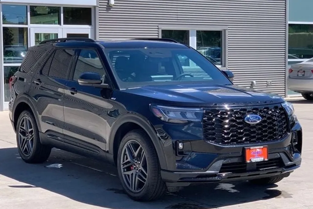 2025 Ford Explorer ST-Line photo 1