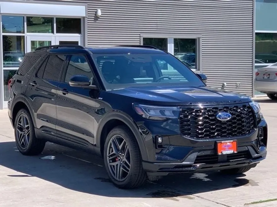 2025 Ford Explorer ST-Line photo 1