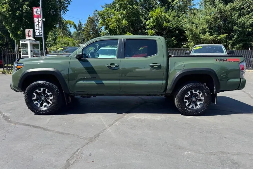 2022 Toyota Tacoma TRD Off-Road photo 1