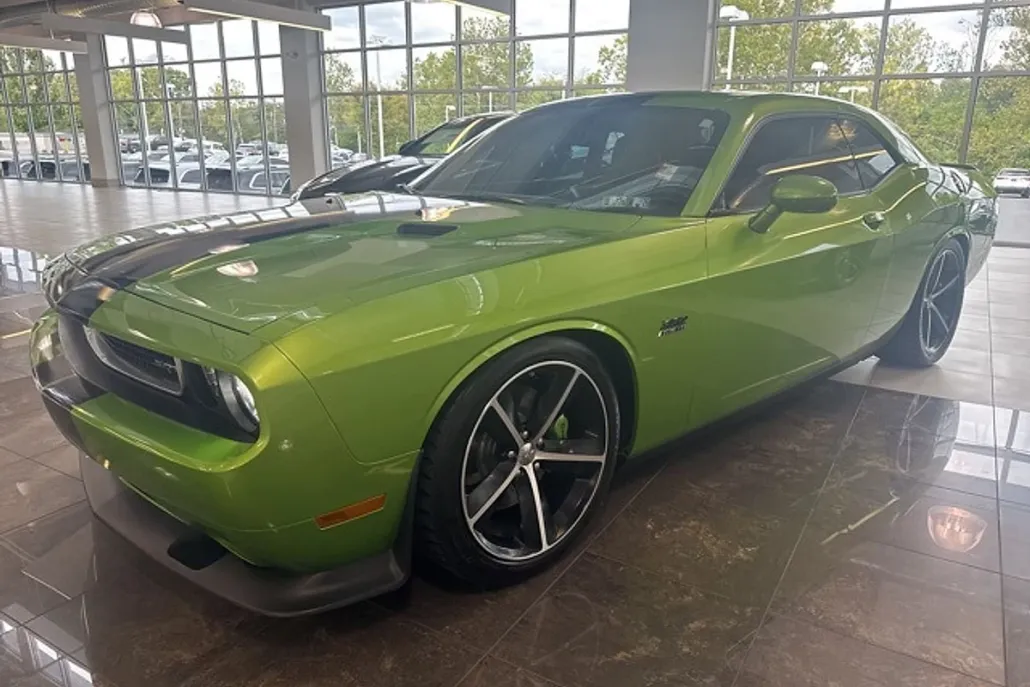2011 Dodge Challenger SRT8 photo 1
