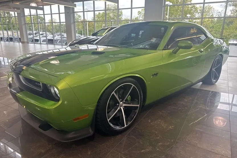 2011 Dodge Challenger SRT8 photo 1