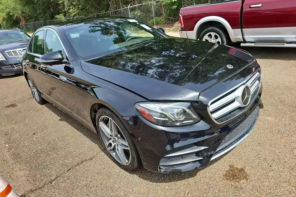2018 Mercedes Benz E 400 photo 1