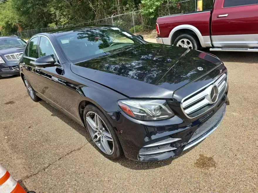 2018 Mercedes Benz E 400 photo 1