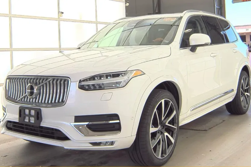 2025 Volvo XC90 B5 Plus photo 1