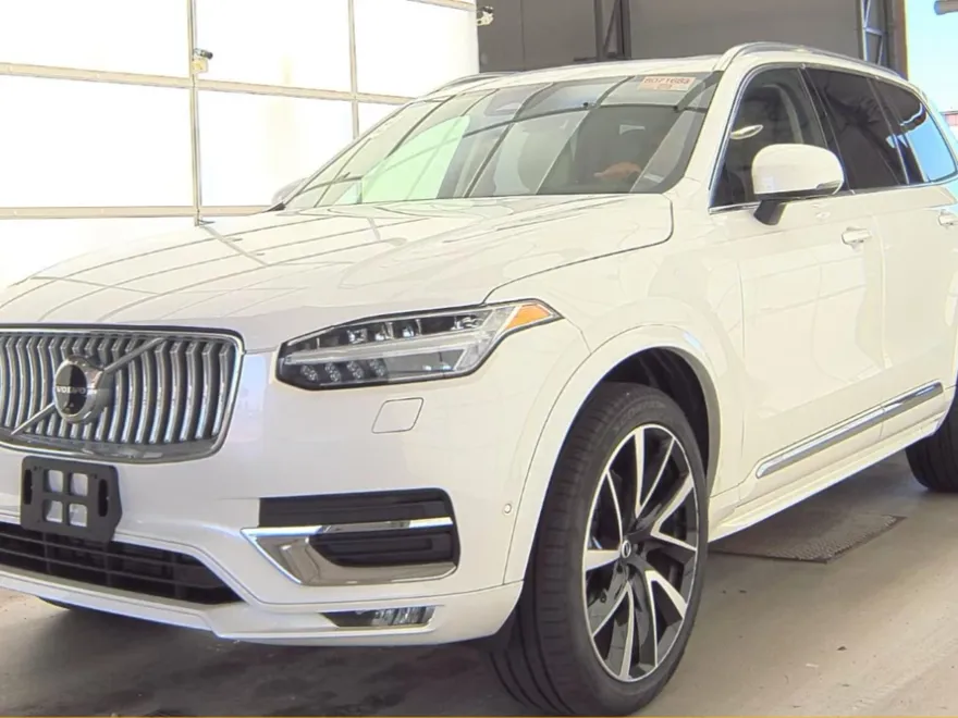 2025 Volvo XC90 B5 Plus photo 1