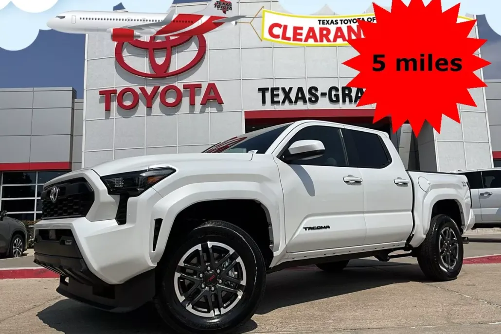 2025 Toyota Tacoma TRD Sport photo 1