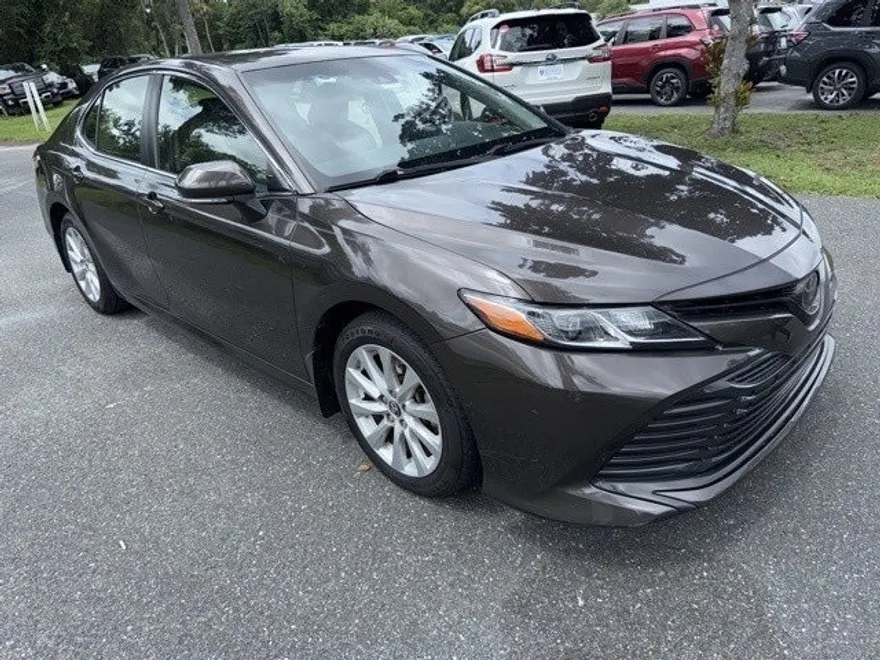 2018 Toyota Camry L photo 1