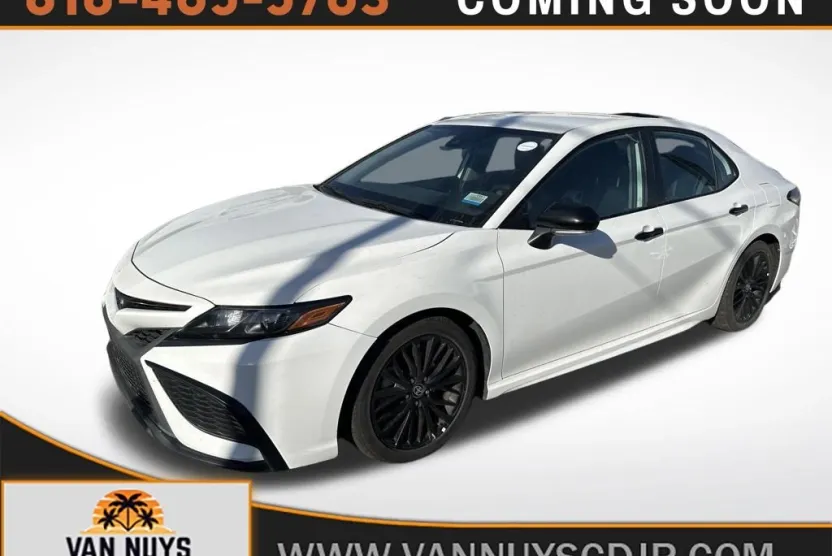 2022 Toyota Camry Hybrid SE photo 1