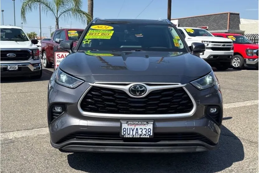 2021 Toyota Highlander XLE photo 1
