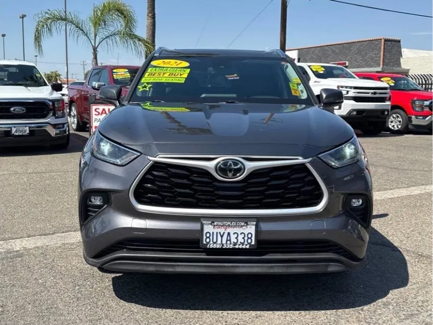 2021 Toyota Highlander XLE photo 1