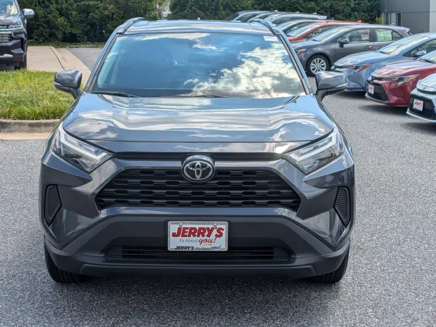 2023 Toyota RAV4 XLE photo 1
