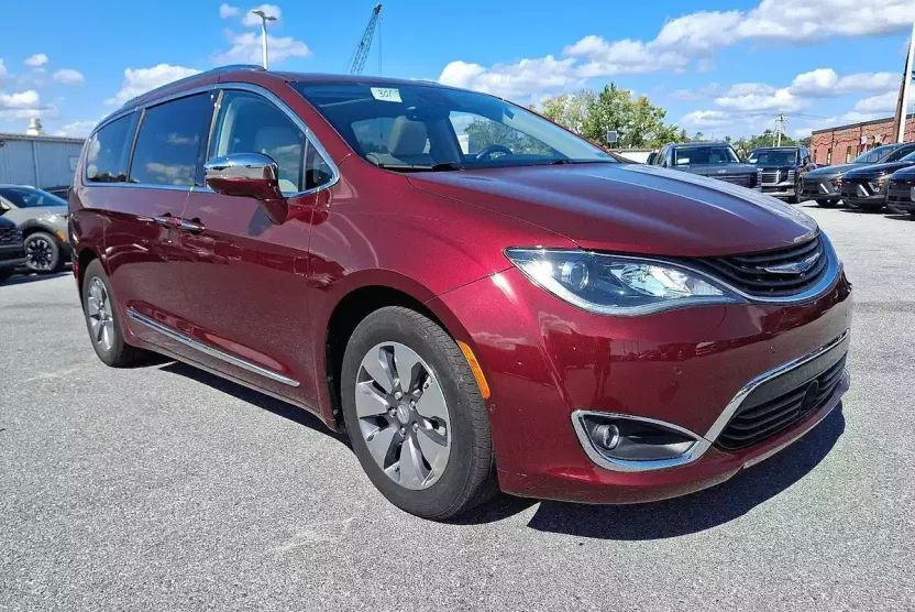 2018 Chrysler Pacifica Hybrid Limited photo 1
