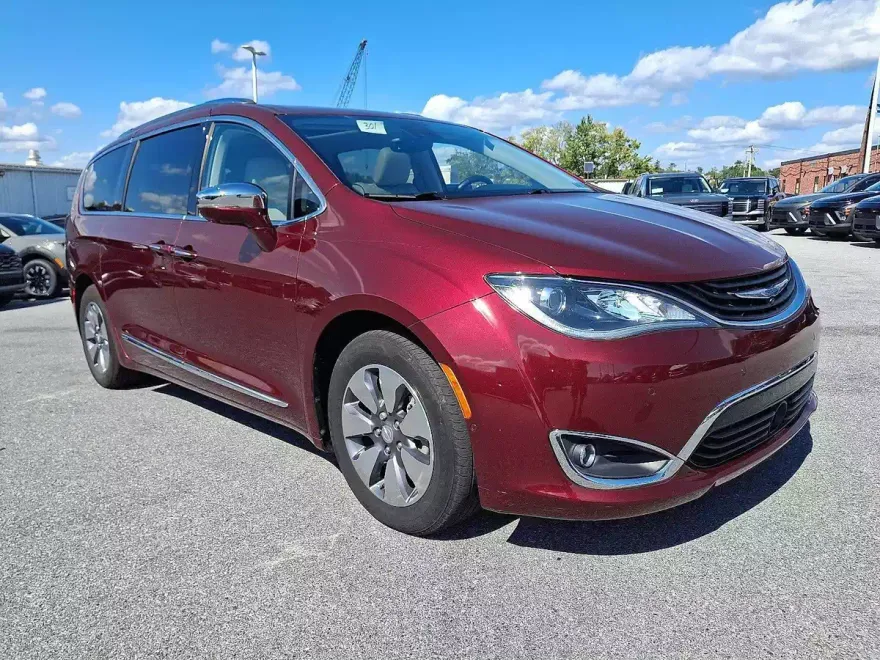 2018 Chrysler Pacifica Hybrid Limited photo 1