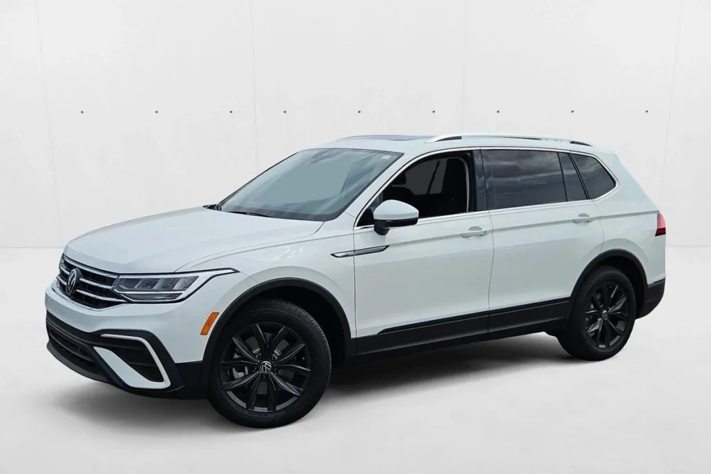 2024 Volkswagen Tiguan SE Wolfsburg Edition photo 1
