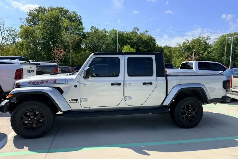 2023 Jeep Gladiator Willys photo 1
