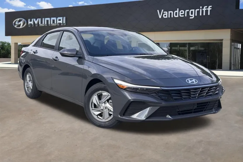 2025 Hyundai Elantra SE photo 1