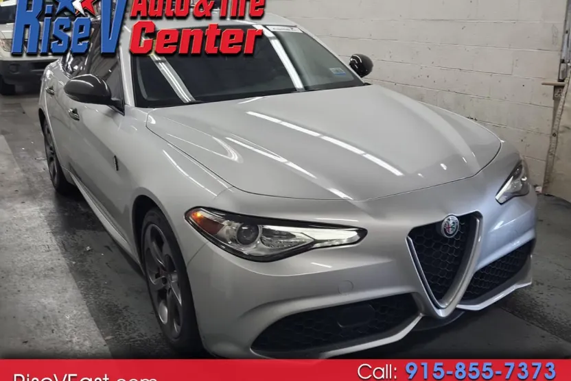 2018 Alfa Romeo Giulia photo 1