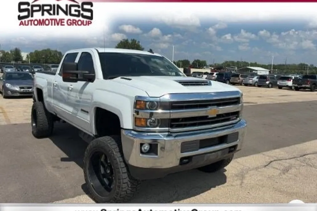 2018 Chevrolet Silverado 2500HD LT photo 1