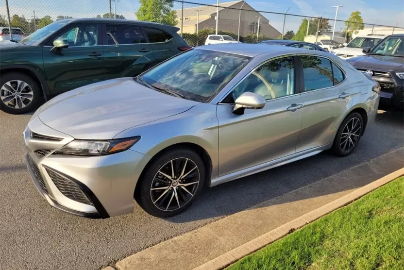 2024 Toyota Camry SE photo 1