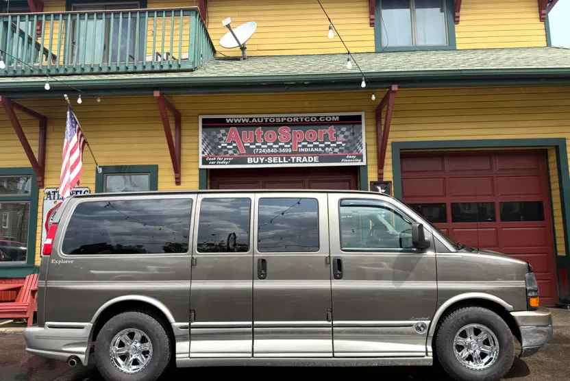 2004 Chevrolet Express 1500 Cargo photo 1