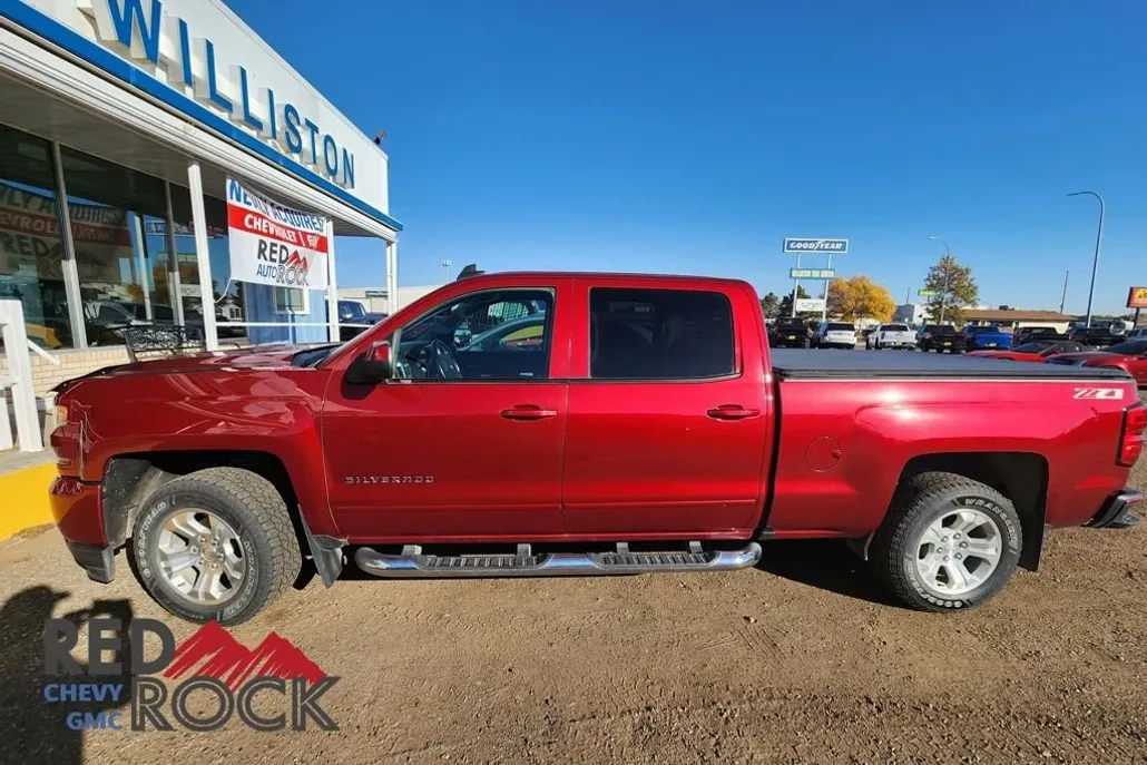2018 Chevrolet Silverado 1500 LT photo 1