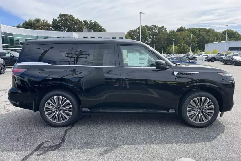 2025 Infiniti QX80 Luxe photo 1