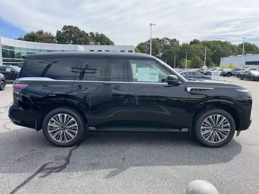 2025 Infiniti QX80 Luxe photo 1