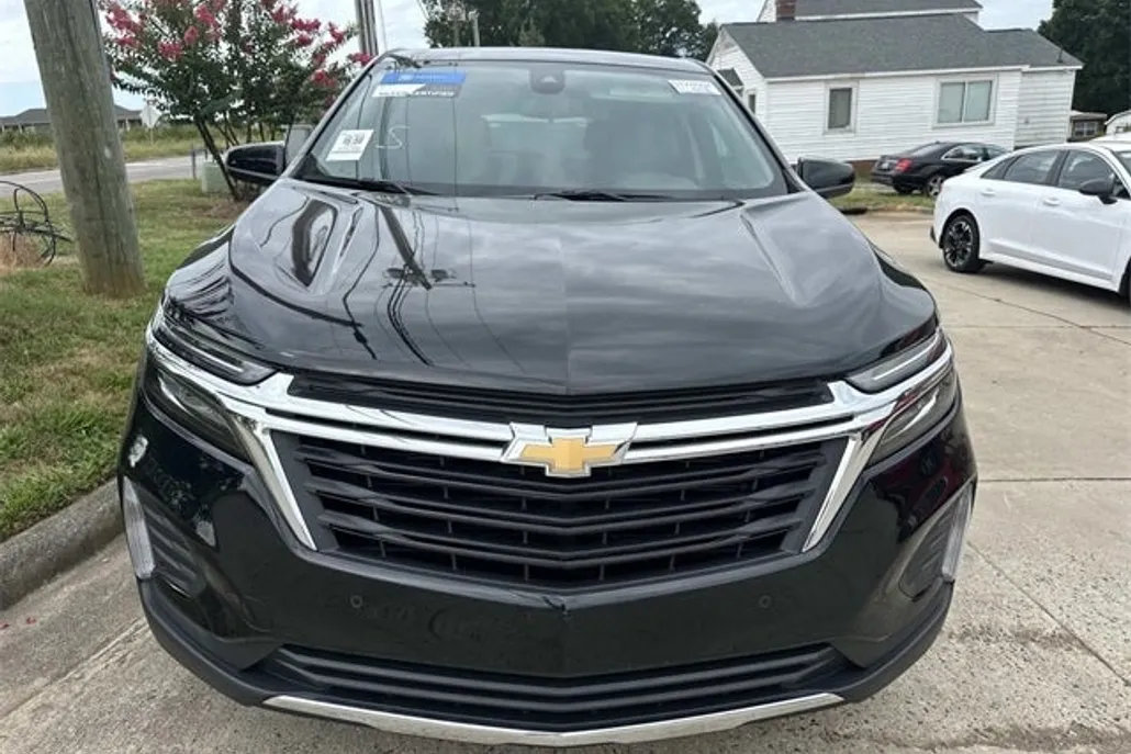 2023 Chevrolet Equinox LT photo 1