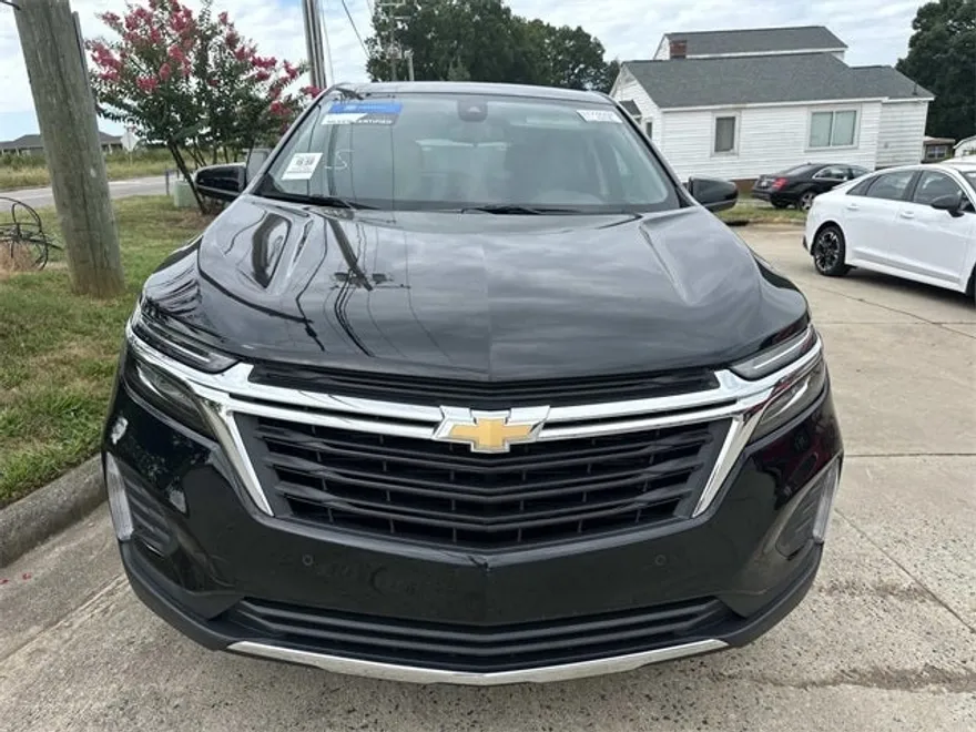 2023 Chevrolet Equinox LT photo 1