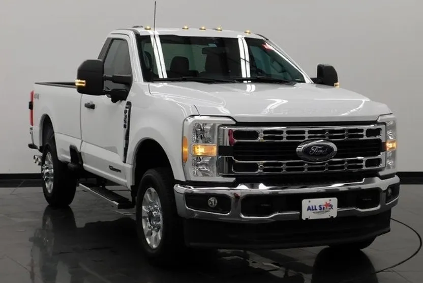 2023 Ford F-350 XLT photo 1