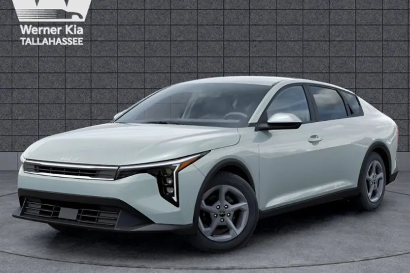 2025 Kia K4 LXS photo 1