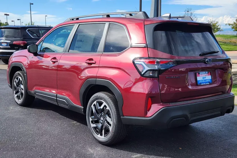 2025 Subaru Forester Premium photo 1