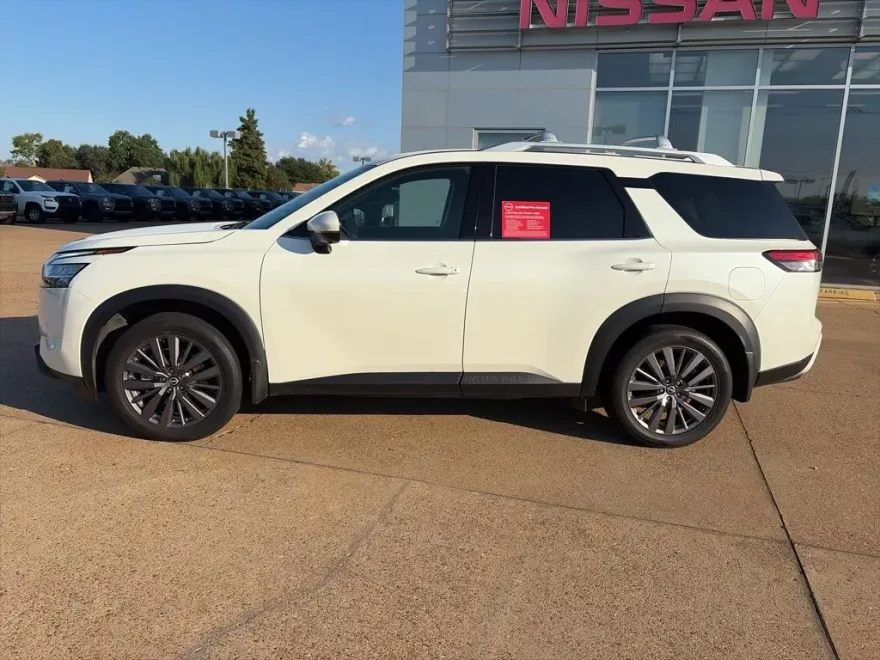 2023 Nissan Pathfinder SL photo 1