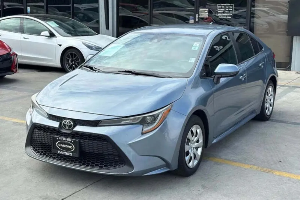 2020 Toyota Corolla LE photo 1