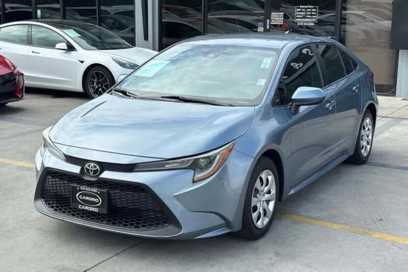 2020 Toyota Corolla LE photo 1