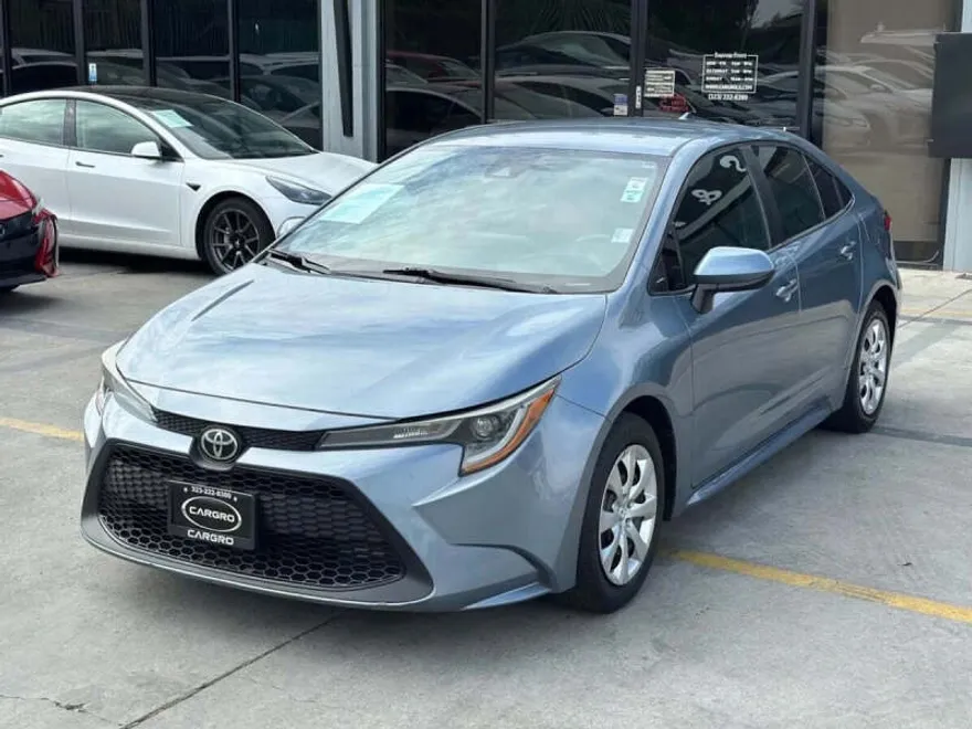 2020 Toyota Corolla LE photo 1