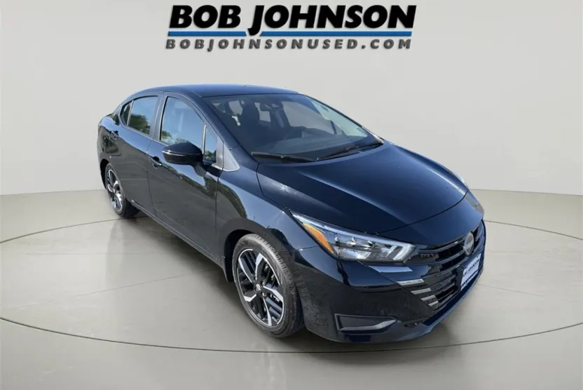2023 Nissan Versa 1.6 SR photo 1
