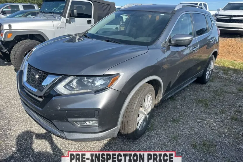 2018 Nissan Rogue SV photo 1