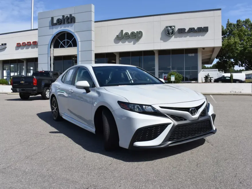 2023 Toyota Camry SE photo 1