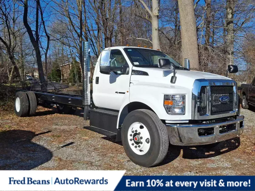 2026 Ford F-650 Base photo 1