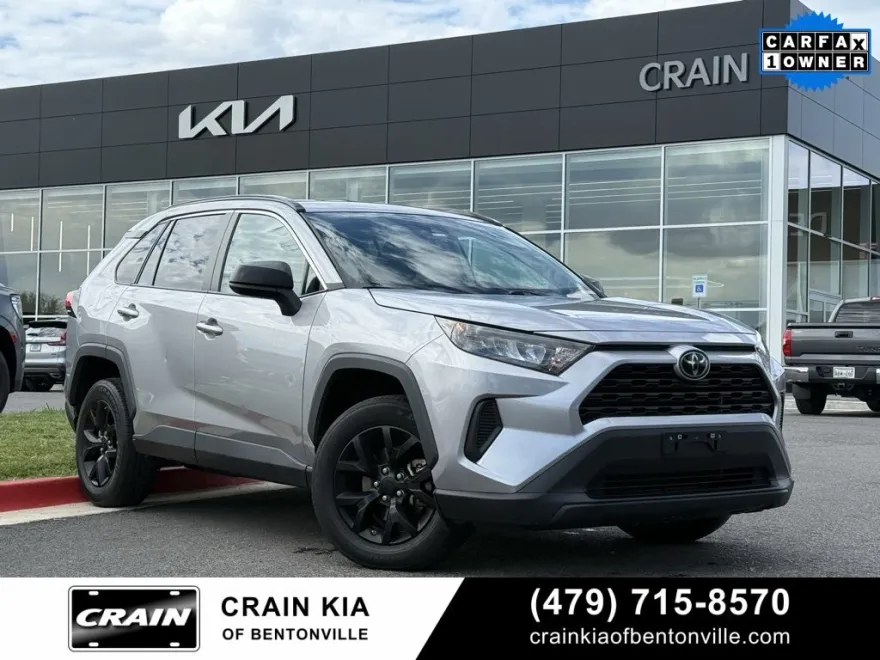 2021 Toyota RAV4 LE photo 1