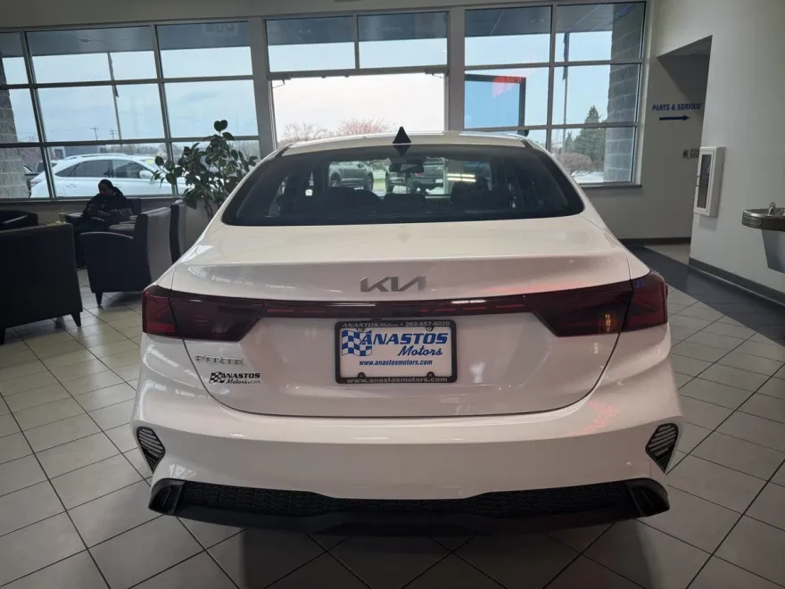 2023 Kia Forte LXS photo 6
