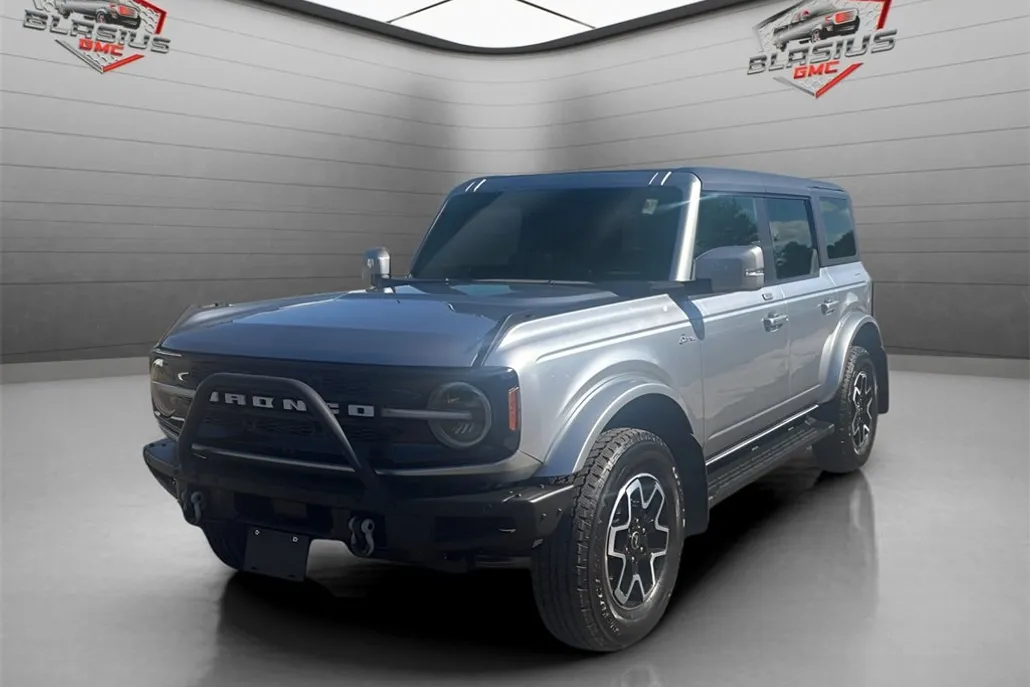 2022 Ford Bronco Outer Banks photo 1