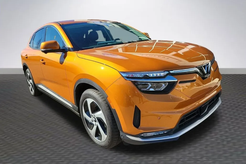 2025 Vinfast VF 8 photo 1