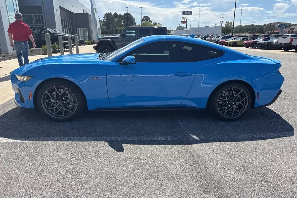2025 Ford Mustang GT photo 1