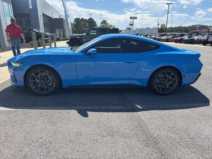2025 Ford Mustang GT photo 1