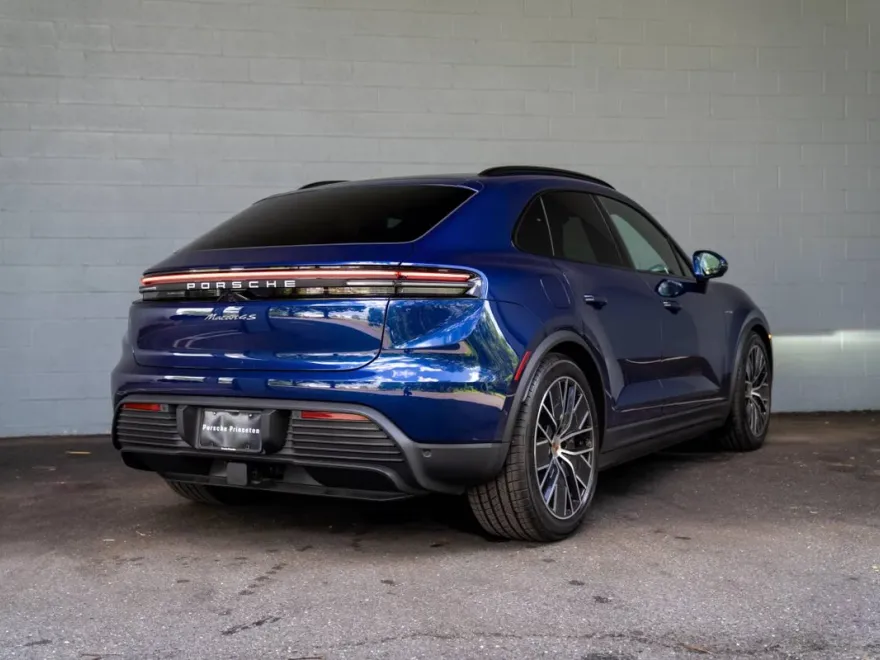 2025 Porsche Macan Electric photo 16