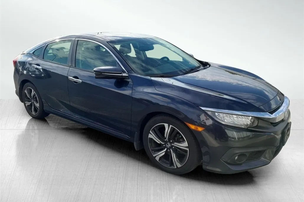 2017 Honda Civic Touring photo 1
