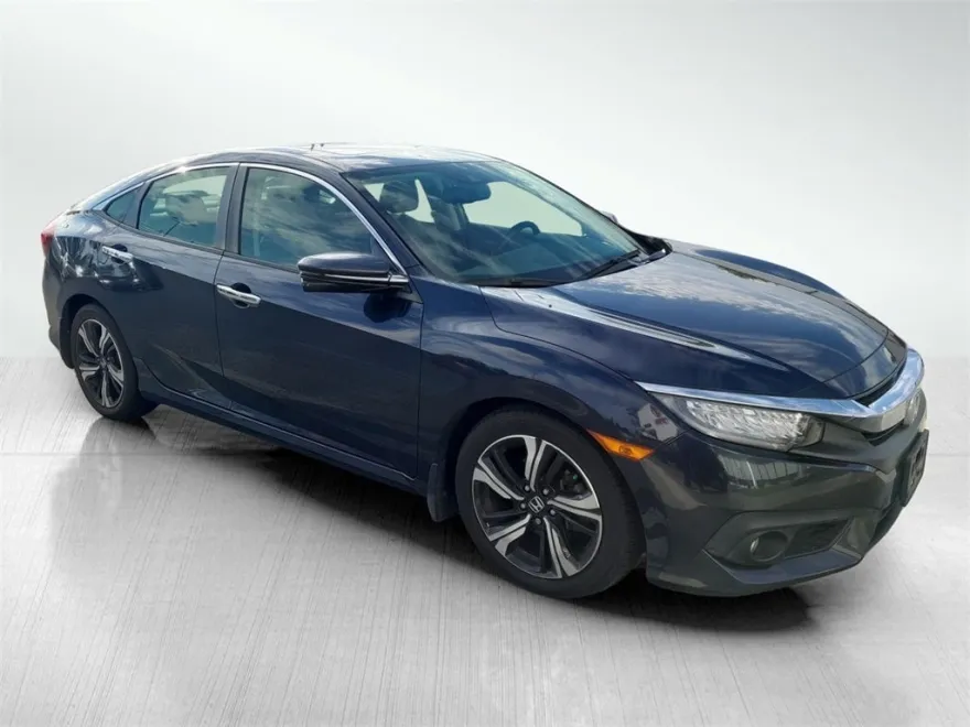 2017 Honda Civic Touring photo 1